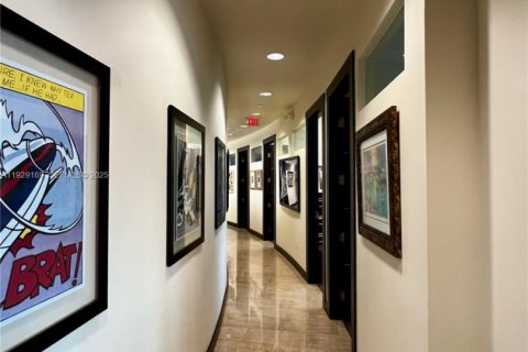 Propiedad comercial en venta en Aventura, Florida № 1987552 - foto 7