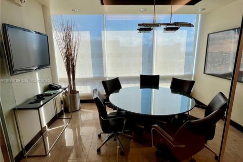 Propiedad comercial en venta en Aventura, Florida № 1987552 - foto 3