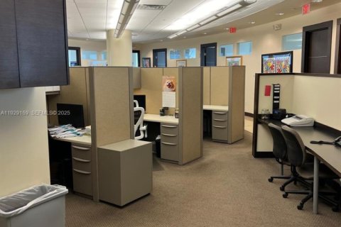 Propiedad comercial en venta en Aventura, Florida № 1987552 - foto 14