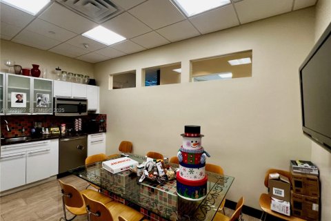 Propiedad comercial en venta en Aventura, Florida № 1987552 - foto 8