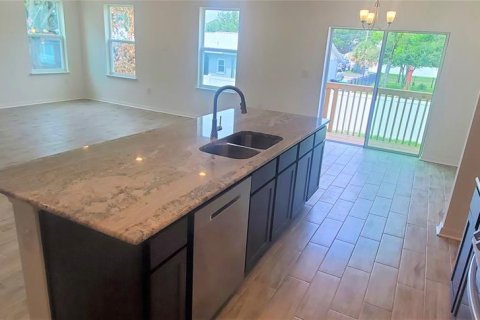 Casa en alquiler en Tampa, Florida, 4 dormitorios, 183.2 m2 № 1905989 - foto 8