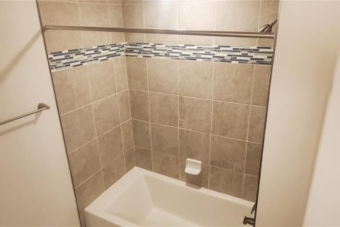 Casa en alquiler en Tampa, Florida, 4 dormitorios, 183.2 m2 № 1905989 - foto 17