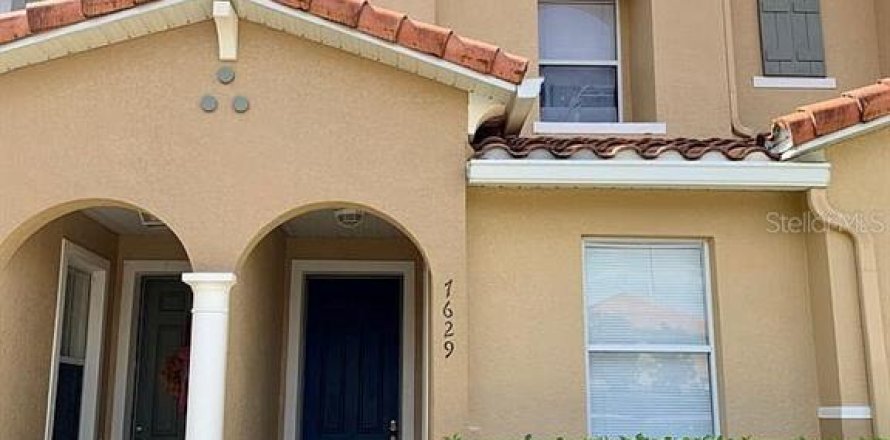 Adosado en Kissimmee, Florida 3 dormitorios, 110.27 m2 № 1917411