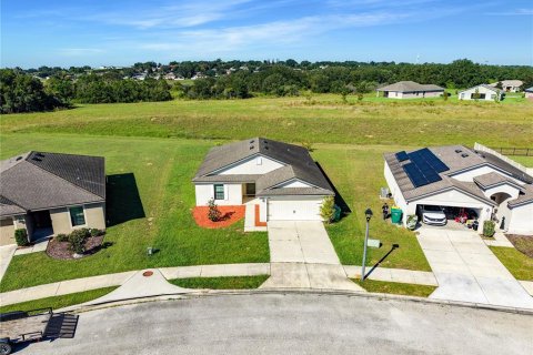 Villa ou maison à louer à Dundee, Floride: 3 chambres, 145.21 m2 № 2389362 - photo 2