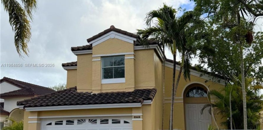 Дом в Майами, Флорида 4 спальни, 224.45м2 № 2047456