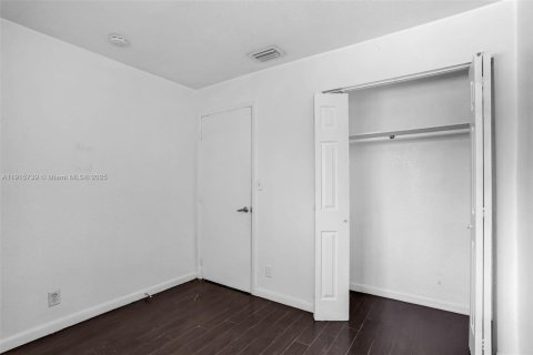 Condominio en alquiler en Lauderdale Lakes, Florida, 2 dormitorios, 70.51 m2 № 1971809 - foto 11