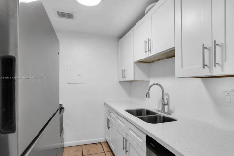 Condominio en alquiler en Lauderdale Lakes, Florida, 2 dormitorios, 70.51 m2 № 1971809 - foto 5