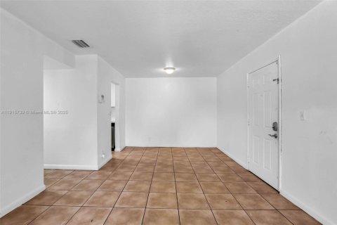 Condominio en alquiler en Lauderdale Lakes, Florida, 2 dormitorios, 70.51 m2 № 1971809 - foto 3