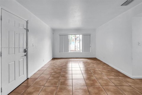 Condominio en alquiler en Lauderdale Lakes, Florida, 2 dormitorios, 70.51 m2 № 1971809 - foto 4