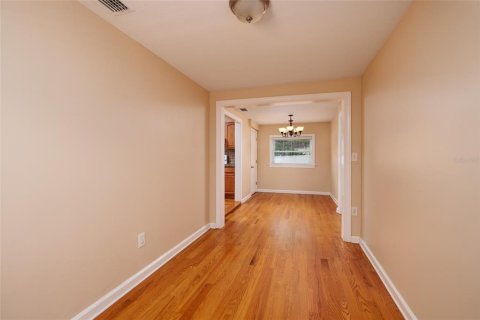 House in Saint Petersburg, Florida 2 bedrooms, 84.17 sq.m. № 1913595 - photo 9