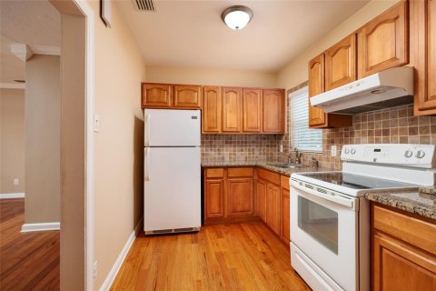 House in Saint Petersburg, Florida 2 bedrooms, 84.17 sq.m. № 1913595 - photo 12