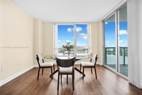 Condominio en venta en Sunrise, Florida, 2 dormitorios, 108.23 m2 № 1708400 - foto 1