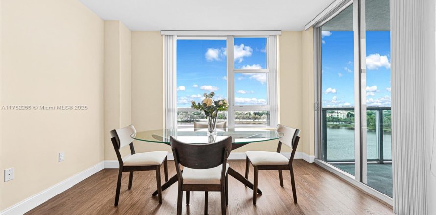 Condominio en Sunrise, Florida, 2 dormitorios  № 1708400