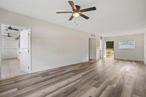 Condo in Aventura, Florida, 2 bedrooms  № 1953856 - photo 9