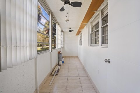 Condo in Aventura, Florida, 2 bedrooms  № 1953856 - photo 10