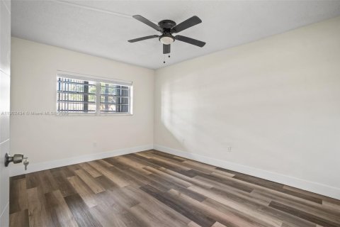 Condo in Aventura, Florida, 2 bedrooms  № 1953856 - photo 17