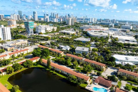 Condo in Aventura, Florida, 2 bedrooms  № 1953856 - photo 26