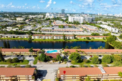Condo in Aventura, Florida, 2 bedrooms  № 1953856 - photo 25
