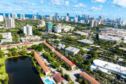 Condo in Aventura, Florida, 2 bedrooms  № 1953856 - photo 24