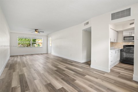 Condo in Aventura, Florida, 2 bedrooms  № 1953856 - photo 1
