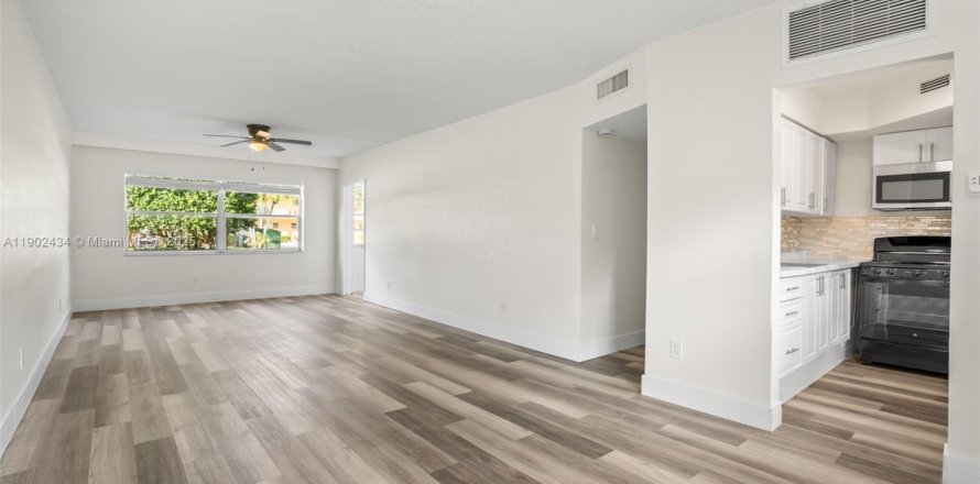 Condo in Aventura, Florida, 2 bedrooms  № 1953856