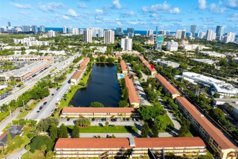 Condo in Aventura, Florida, 2 bedrooms  № 1953856 - photo 21