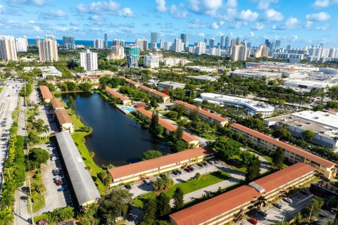 Condo in Aventura, Florida, 2 bedrooms  № 1953856 - photo 22