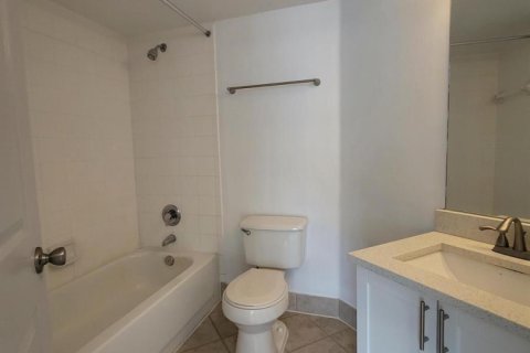 Apartment in West Palm Beach, Florida 2 bedrooms, 95.32 sq.m. № 2250935 - photo 8