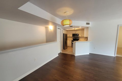 Apartment in West Palm Beach, Florida 2 bedrooms, 95.32 sq.m. № 2250935 - photo 3