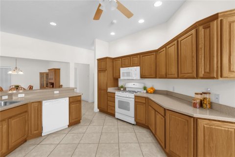 Casa en venta en The Villages, Florida, 3 dormitorios, 181.44 m2 № 1793428 - foto 8