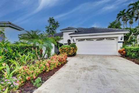 House in Boca Raton, Florida 3 bedrooms, 249.26 sq.m. № 2158394 - photo 1