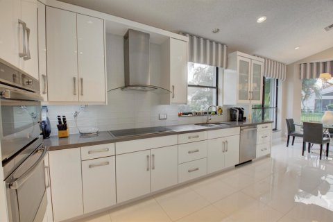 House in Boca Raton, Florida 3 bedrooms, 249.26 sq.m. № 2158394 - photo 14