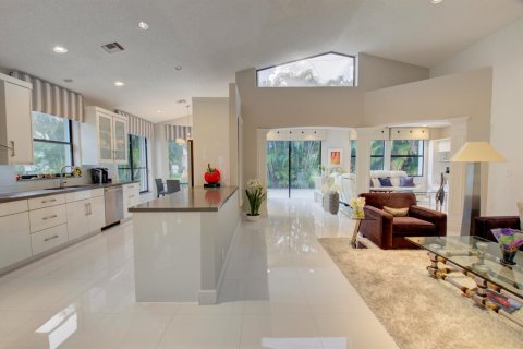 House in Boca Raton, Florida 3 bedrooms, 249.26 sq.m. № 2158394 - photo 12