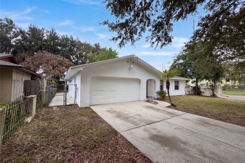House in Orlando, Florida 3 bedrooms, 123.65 sq.m. № 2229901 - photo 20