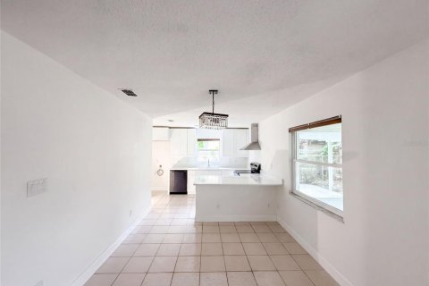 House in Orlando, Florida 3 bedrooms, 123.65 sq.m. № 2229901 - photo 6