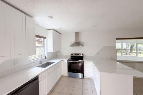 House in Orlando, Florida 3 bedrooms, 123.65 sq.m. № 2229901 - photo 25