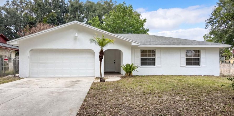 House in Orlando, Florida 3 bedrooms, 123.65 sq.m. № 2229901