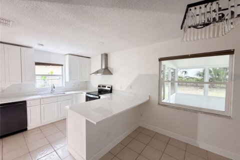 House in Orlando, Florida 3 bedrooms, 123.65 sq.m. № 2229901 - photo 24