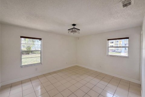 House in Orlando, Florida 3 bedrooms, 123.65 sq.m. № 2229901 - photo 17