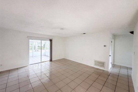 House in Orlando, Florida 3 bedrooms, 123.65 sq.m. № 2229901 - photo 3