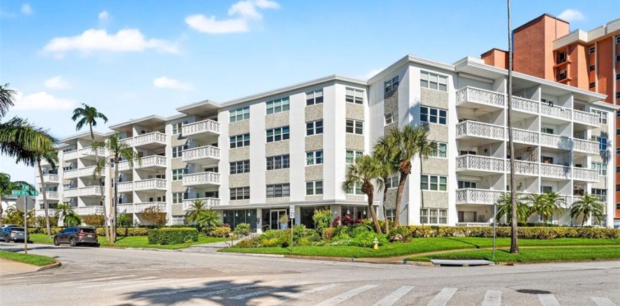 Condominio en Saint Petersburg, Florida, 2 dormitorios № 1516933