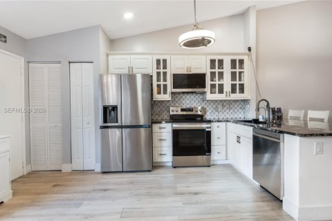 Townhouse in Delray Beach, Florida 2 bedrooms, 109.16 sq.m. № 2090502 - photo 5