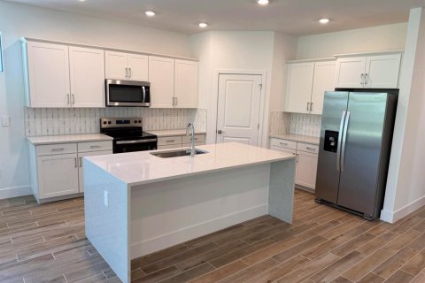 House in Stuart, Florida 4 bedrooms, 188.96 sq.m. № 2366282 - photo 2