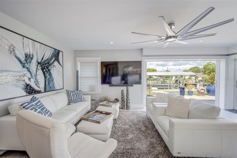 Villa ou maison à vendre à Cape Coral, Floride: 4 chambres, 182 m2 № 2156873 - photo 10