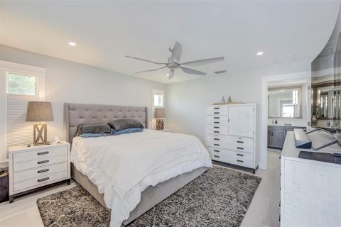 Villa ou maison à vendre à Cape Coral, Floride: 4 chambres, 182 m2 № 2156873 - photo 16