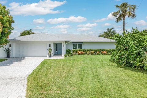 Villa ou maison à Cape Coral, Floride 4 chambres, 182 m2 № 2156873