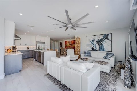 Villa ou maison à vendre à Cape Coral, Floride: 4 chambres, 182 m2 № 2156873 - photo 12