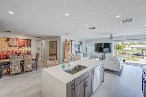 Villa ou maison à vendre à Cape Coral, Floride: 4 chambres, 182 m2 № 2156873 - photo 9