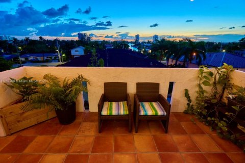 Condominio en venta en North Miami Beach, Florida, 2 dormitorios, 134.71 m2 № 1882429 - foto 24