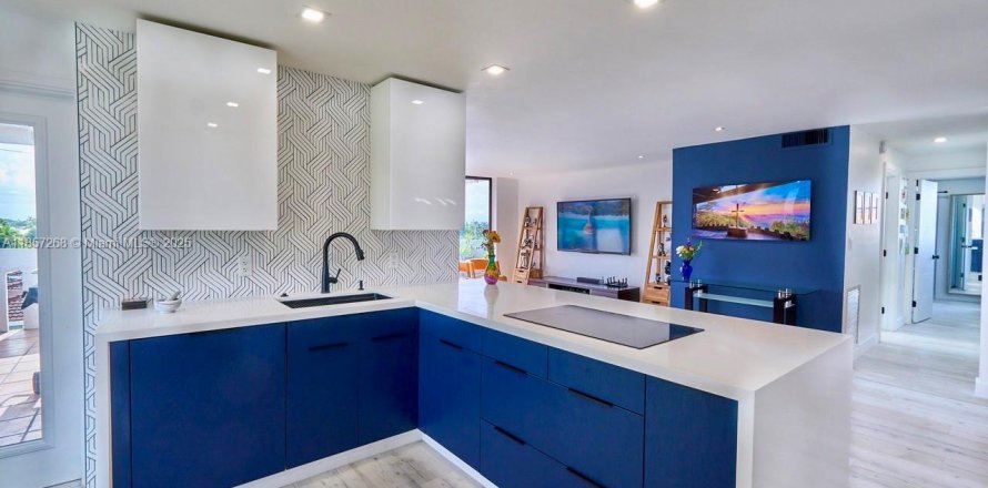 Condominio en North Miami Beach, Florida, 2 dormitorios  № 1882429